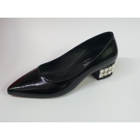 Topuğa taş detaylı kısa topuk rugan kadın ayakkabı siyah