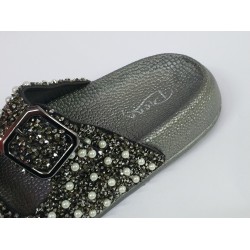 Pienn inci detaylı çift tokalı kadın terlik gümüş