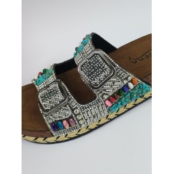 Pienn renkli taşlı hasır görünümlü çift tokalı kadın terlik