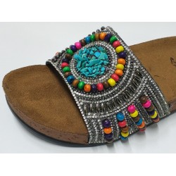 Pienn renkli boncuklu terlik yeşil çakıl taş detaylı