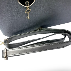 Label anahtarlıklı kadın kol çantası koyu gümüş