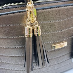 Label püsküllü dikiş detaylı kadın kol çantası bronz