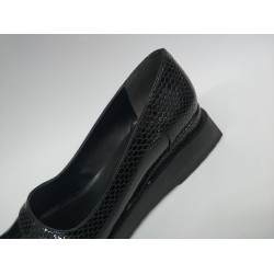 Rugan taş detaylı Ortopedik kadın dolgu topuk siyah