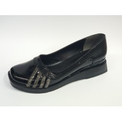 Rugan taş detaylı Ortopedik kadın dolgu topuk siyah