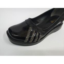 Rugan taş detaylı Ortopedik kadın dolgu topuk siyah