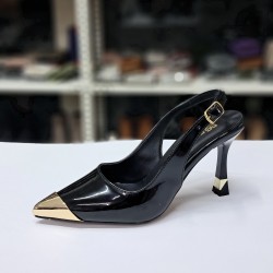 Elvan burnu gold detaylı arkası açık kadın topuklu ayakkabı siyah