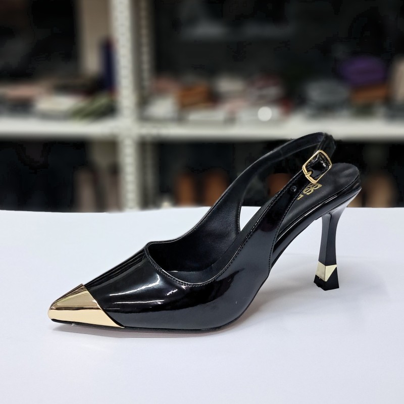 Elvan burnu gold detaylı arkası açık kadın topuklu ayakkabı siyah