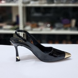 Elvan burnu gold detaylı arkası açık kadın topuklu ayakkabı siyah