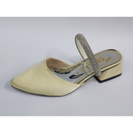 Taş bant detaylı kısa topuk kadın terlik şeffaf topuk krem