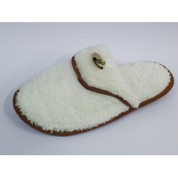 Burnu kapalı yünlü kışlık kadın terlik beyaz