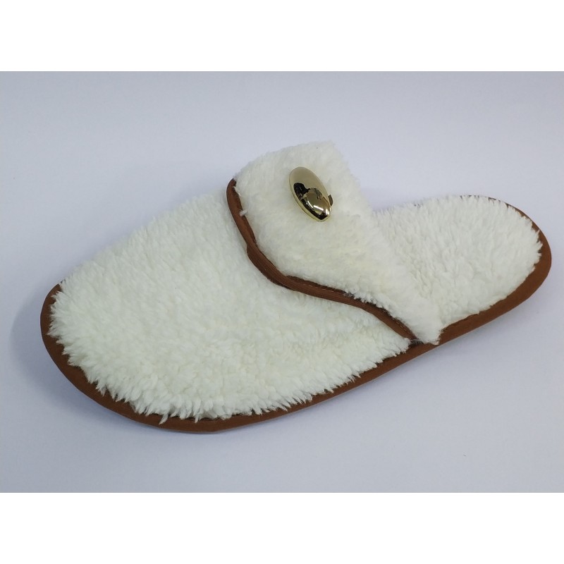 Burnu kapalı yünlü kışlık kadın terlik beyaz