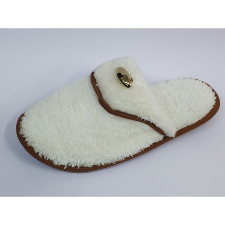 Burnu kapalı yünlü kışlık kadın terlik beyaz