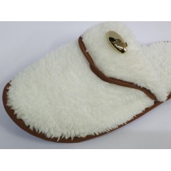 Burnu kapalı yünlü kışlık kadın terlik beyaz