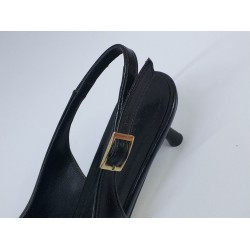 Nehir burun kısmı gold detaylı arkası açık Topuklu ayakkabı siyah