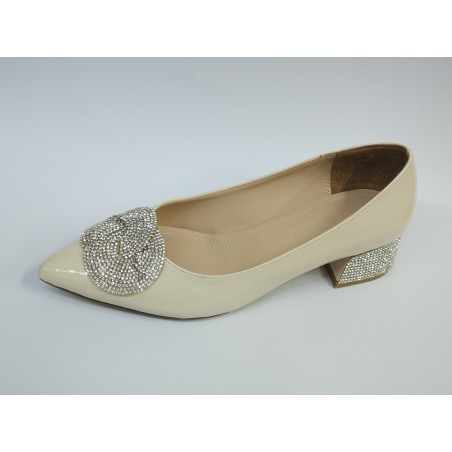 Paris burun ve Topuk kısmı taş detaylı kısa topuk kadın ayakkabı krem