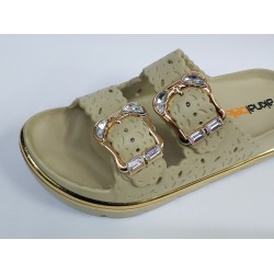 Akınal Bella çift tokalı desenli suya dayanıklı kadın terlik bej