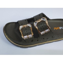 Akınal Bella çift tokalı desenli suya dayanıklı kadın terlik kahverengi