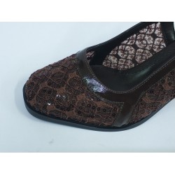 Paris dantel detaylı Ortopedik Topuklu arkası açık ayakkabı kahverengi