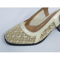 Paris dantel detaylı Ortopedik Topuklu arkası açık ayakkabı krem