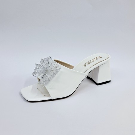 New Collection kurdele detaylı rugan kadın topuklu terlik beyaz