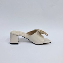 New Collection kurdele toka detaylı topuklu kadın terlik bej