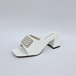 New Collection toka detaylı rugan kadın topuklu terlik beyaz