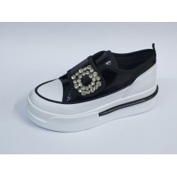 Modalendo taş toka detaylı cırtlı Ortopedik kadın spor ayakkabı beyaz