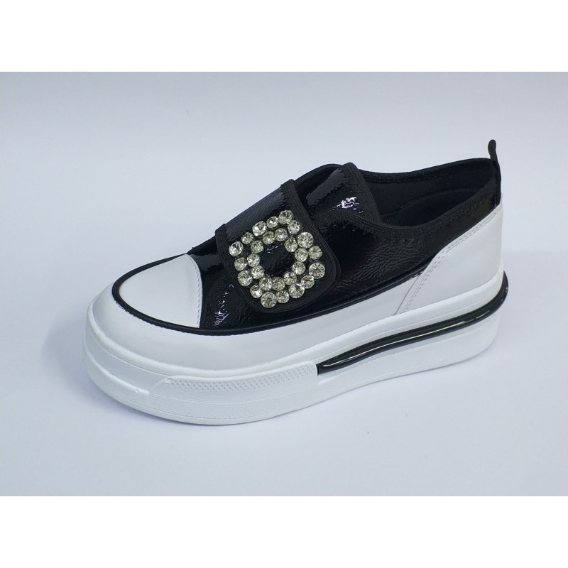 Modalendo taş toka detaylı cırtlı Ortopedik kadın spor ayakkabı beyaz