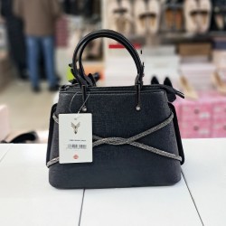 Label parlak kumaş taş detaylı kadın kol çantası siyah