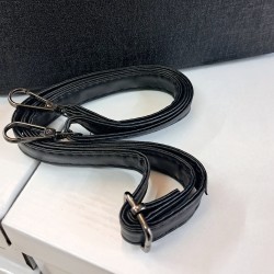 Label parlak kumaş taş detaylı kadın kol çantası siyah