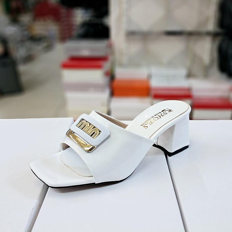 New Collection beyaz-gold toka detaylı kadın topuklu terlik beyaz
