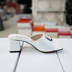 New Collection beyaz-gold toka detaylı kadın topuklu terlik beyaz