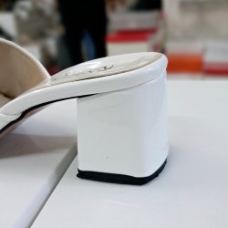 New Collection beyaz-gold toka detaylı kadın topuklu terlik beyaz