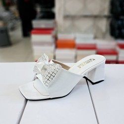 New Collection fiyonklu kadın topuklu terlik beyaz